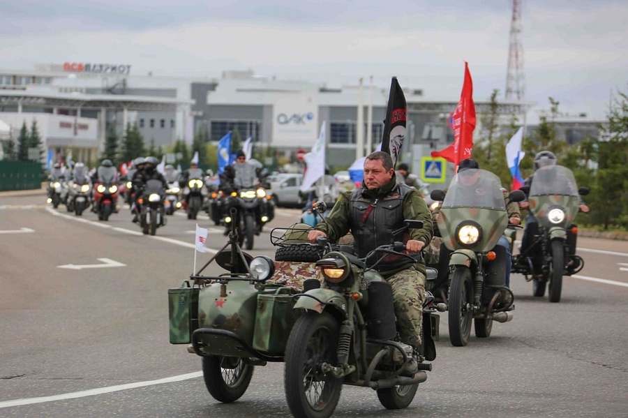 В Центральном парке «Патриот» прошло масштабное мотошоу «Ночные волки», В Центральном парке «Патриот» прошло масштабное мотошоу «Ночные волки»