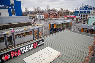 Глава Одинцовского округа Андрей Иванов вместе с инициативными жителями и профильными заместителями осмотрел привокзальную площадь у станции Голицыно