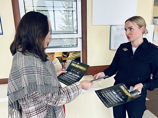 Сотрудники Одинцовской Госавтоинспекции провели в РЭО социальный раунд «Засветись»
