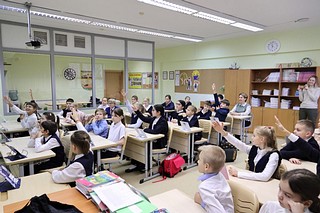 В начальных классах Одинцовской лингвистической гимназии прошла встреча с сотрудниками Росгвардии