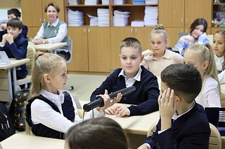 В начальных классах Одинцовской лингвистической гимназии прошла встреча с сотрудниками Росгвардии