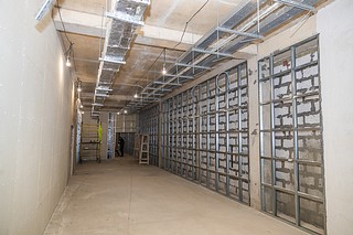 На еженедельном совещании главы Одинцовского округа Андрея Иванова подвели итоги капитальных ремонтов образовательных учреждений в 2024 году. Ремонтные работы проводились в образовательном отделении Школа № 2 МБОУ «Первая школа им. М. А. Пронина», общеобразовательном отделении Большевязёмская школа МБОУ Голицынская СОШ № 2 и дошкольном отделении Детский сад № 65 МБОУ Одинцовская СОШ № 9 им. М. И. Неделина. Заместитель главы муниципалитета Олег Дмитриев сообщил, что обе школы ремонтировал один подрядчик — ООО «Трансстрой»