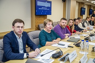 Глава Одинцовского округа провёл круглый стол по вопросам повышения качества пассажирских перевозок. Участие в работе приняли представители областного Министерства транспорта и дорожной инфраструктуры, АО «Мострансавто», депутаты окружного Совета и сотрудники профильных подразделений администрации муниципалитета
