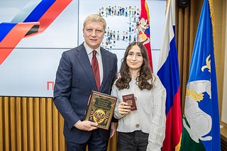 Андрей Иванов вручил паспорта 7 юным жителям муниципалитета