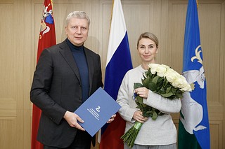 Глава Одинцовского округа Андрей Иванов вручил ключи от нового жилья семье погибшего участника специальной военной операции