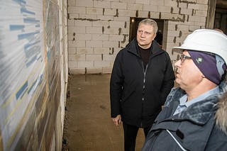 Глава Одинцовского округа Андрей Иванов проинспектировал ход строительства новой школы на 825 учеников в жилом комплексе «Одинбург»