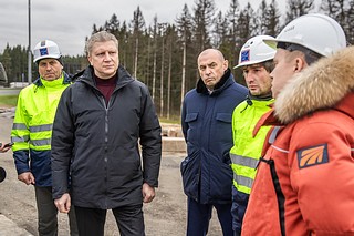 Строительство нового участка ЦКАД в обход деревни Малые Вяземы проверил Андрей Иванов