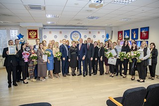 Андрей Иванов поздравил сотрудников налоговой службы с профессиональным праздником