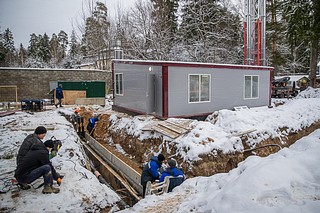 Глава Одинцовского округа Андрей Иванов проверил ход монтажа новой блочно-модульной котельной в поселке «Санаторий Поречье»