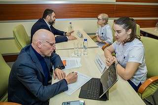 Глава Одинцовского округа Андрей Иванов вместе с профильными заместителями провел личный прием в формате «Выездной администрации» на площадке клинического госпиталя «Лапино»