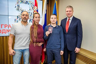 Андрей Иванов вручил первые паспорта 11 юным жителям Одинцовского округа
