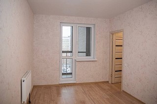Глава Одинцовского округа вручил ключи от квартиры семье из Звенигорода