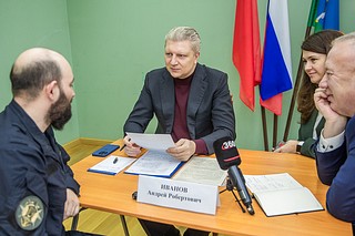 Глава Одинцовского округа Андрей Иванов вместе с профильными заместителями провел личный прием в формате «Выездной администрации» в поселке Часцы — на площадке Культурно-досугового центра «Часцовский»