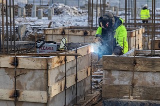 Андрей Иванов вместе с жителями заложил капсулу времени в основание акватермального комплекса в Одинцово