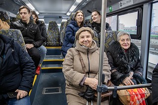 Глава Одинцовского округа Андрей Иванов вместе с представителями «Мострансавто» осмотрел новый комфортабельный автобус на маршруте № 33 «ст. МЦД Одинцово — Лесной городок — платф. Жаворонки»