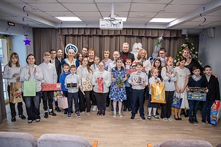 Глава Одинцовского округа принял участие в благотворительной акции «Елка желаний»