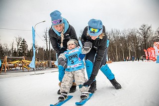В Одинцовском округе прошла первая лыжная гонка серии «TOPSKI FAMILY» на призы Александра Панжинского