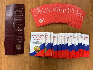 Одинцовские сотрудники УМВД вручили паспорта 16 юным жителям округа