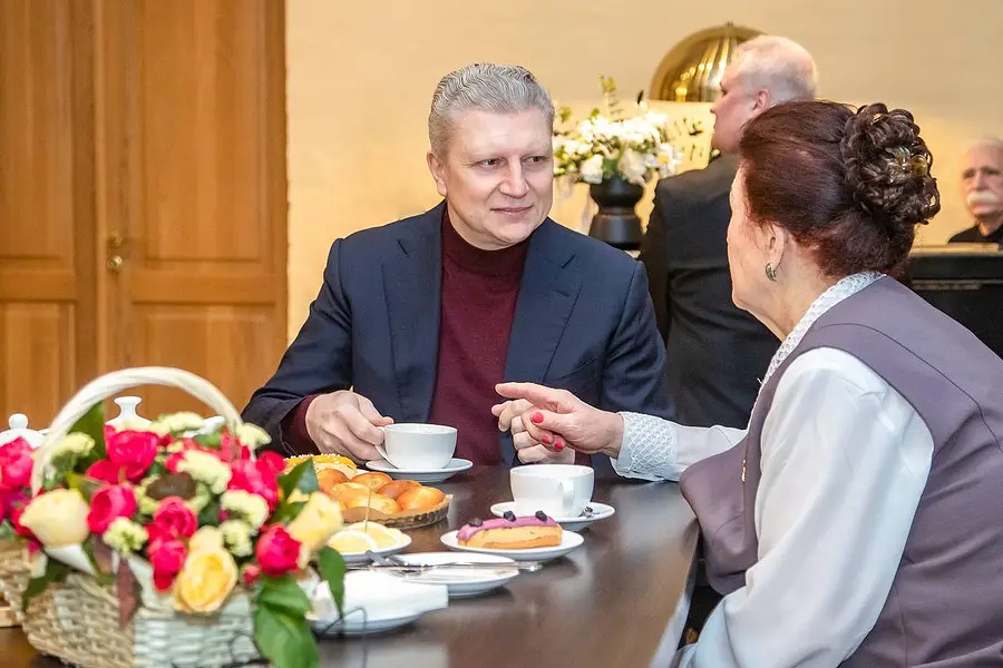 Андрей Иванов поздравил с юбилеем почетного гражданина Звенигорода Валентину Ермакову