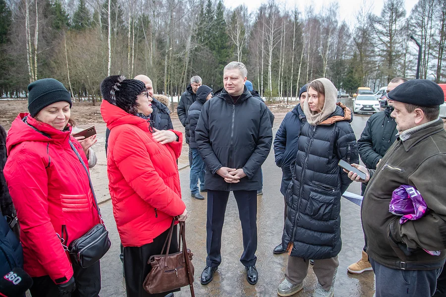 Обустройство парка в Супонево проверил Андрей Иванов вместе с жителями Звенигорода