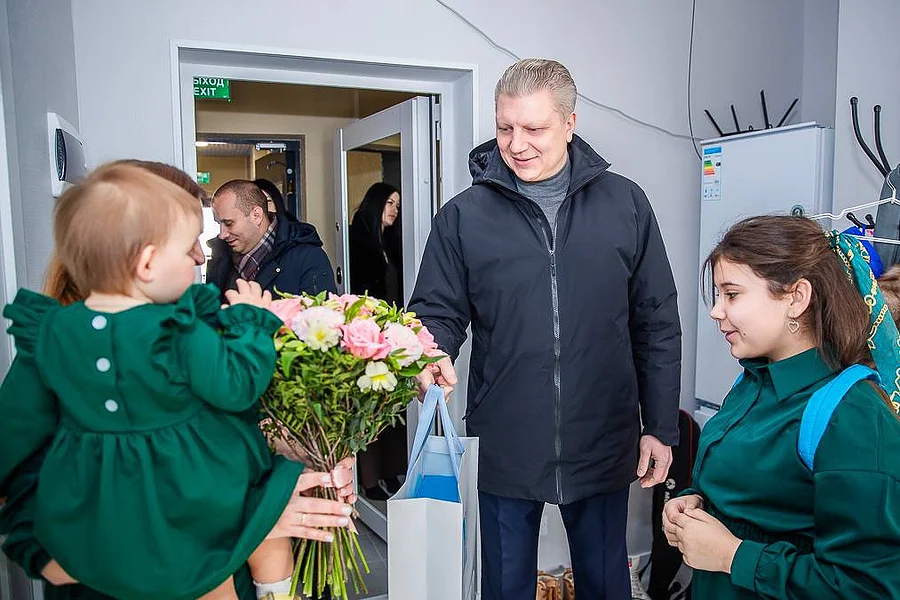 Андрей Иванов встретился с семьей погорельцев из Звенигорода