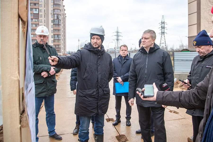 Глава Одинцовского городского округа Андрей Иванов осмотрел место строительства новой поликлиники в микрорайоне «Гусарская баллада», Андрей Иванов проверил ход строительства новой поликлиники в микрорайоне «Гусарская баллада»