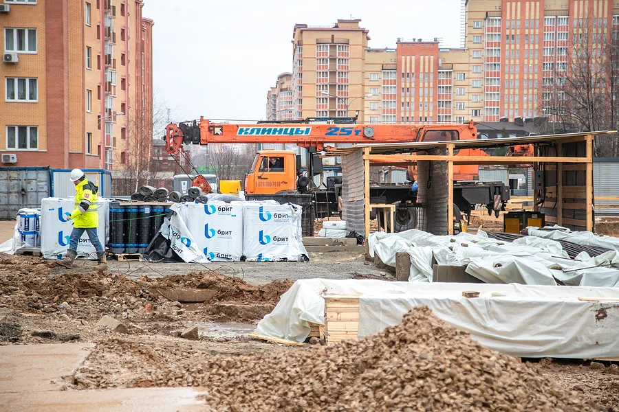 Глава Одинцовского городского округа Андрей Иванов осмотрел место строительства новой поликлиники в микрорайоне «Гусарская баллада», Андрей Иванов проверил ход строительства новой поликлиники в микрорайоне «Гусарская баллада»