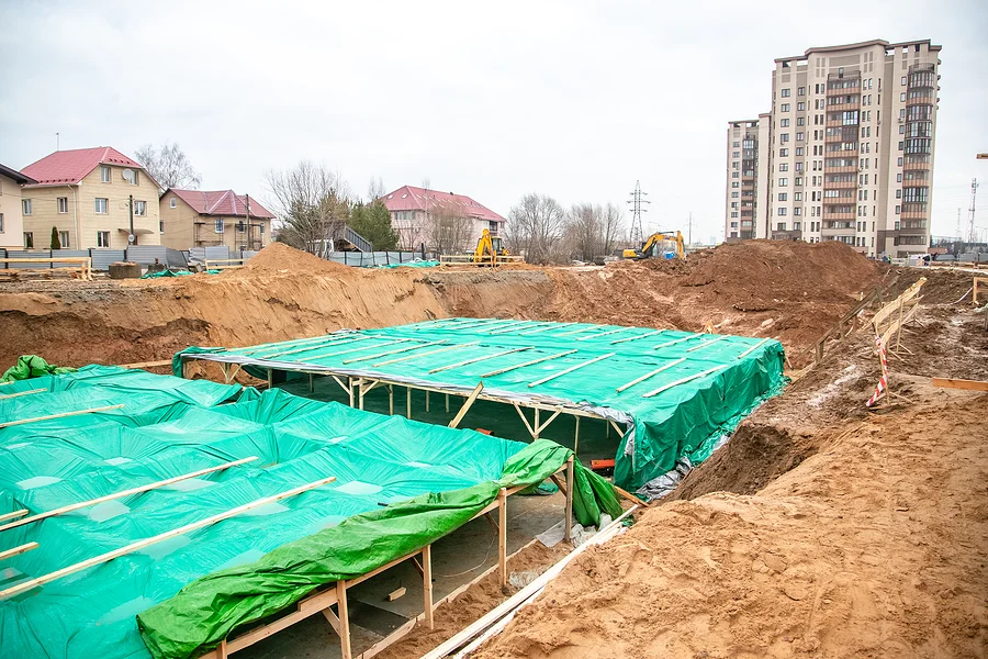 Глава Одинцовского городского округа Андрей Иванов осмотрел место строительства новой поликлиники в микрорайоне «Гусарская баллада», Андрей Иванов проверил ход строительства новой поликлиники в микрорайоне «Гусарская баллада»