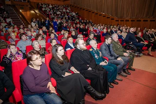 В Одинцовском округе в актовом зале администрации прошла встреча депутатов муниципалитета, общественников, руководителей и сотрудников сферы образования с философом, политологом и социологом Александром Дугиным