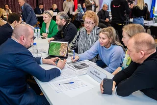 Глава Одинцовского округа совместно с профильными заместителями провел личный прием в формате «Выездной администрации» в Звенигороде