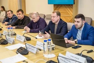 В муниципалитете стартует «месячник чистоты». Глава Одинцовского округа провёл совещание по вопросам уборки территории после зимы. Участие в работе приняли профильные заместители, руководители МЦУР, муниципальных предприятий и подрядных организаций. Андрей Иванов обратил внимание на то, что от своевременной и качественной уборки зависит не только внешний облик округа, но также комфорт и настроение жителей