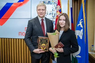 Андрей Иванов в преддверии 8 марта вручил первые паспорта 13 юным жителям Одинцовского округа