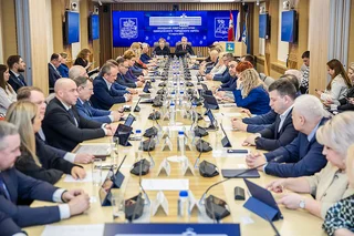 В Одинцовском округе прошло внеочередное заседание Совета депутатов. Основные вопросы касались стимулирующих выплат для работников дошкольного образования, строительства приюта для бездомных животных, содержания муниципальных дорог и предстоящего «месячника чистоты», а также внесения изменений в Устав муниципалитета