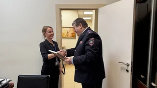 Начальник Барвихинского отдела полиции Одинцовского округа подполковник полиции Игорь Хохлов провел рабочую встречу с сотрудниками банков, а также поздравил женщин с наступающим Международным женским днём