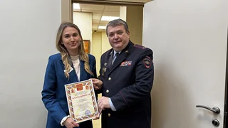 Начальник Барвихинского отдела полиции Одинцовского округа подполковник полиции Игорь Хохлов провел рабочую встречу с сотрудниками банков, а также поздравил женщин с наступающим Международным женским днём