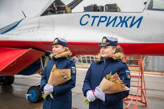 Ольга Кожухова — летчик-штурман корабля АН 30Б, Елизавета Федотова летает на истребителях четвертого поколения — МиГ-29