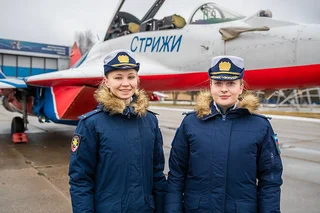 Ольга Кожухова — летчик-штурман корабля АН 30Б, Елизавета Федотова летает на истребителях четвертого поколения — МиГ-29
