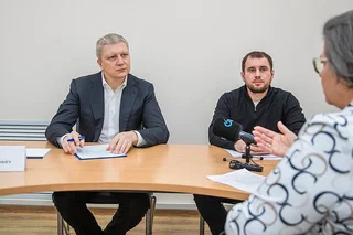 Также глава муниципалитета совместно с профильными заместителями провел в офисе компании личный прием