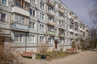 Глава Одинцовского округа Андрей Иванов проверил качество ремонта подъездов в доме № 48 поселка Гарь-Покровское