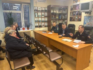 Сотрудники полиции организовали рабочую встречу с председателями садовых некоммерческих товариществ, расположенных в Барвихе, с целью совместного обсуждения вопросов, связанных с профилактикой сезонных пожаров