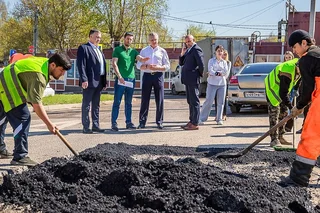 Андрей Иванов проинспектировал ход ремонта дороги в Больших Вязёмах