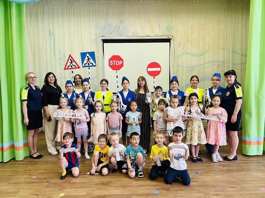 Одинцовские госавтоинспекторы провели в детском саду акцию «Правила знай и соблюдай», Одинцовские госавтоинспекторы провели в детском саду акцию «Правила знай и соблюдай»
