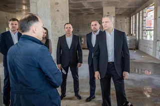 Глава Одинцовского округа Андрей Иванов проинспектировал ход строительства нового детского сада на 245 мест на улице Верхне-Пролетарской в Одинцово