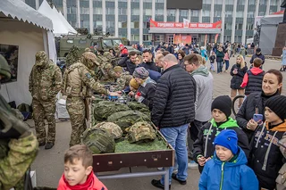 Праздничная концертная программа, посвящённая 80-летию Победы, прошла на Центральной площади в Одинцово
