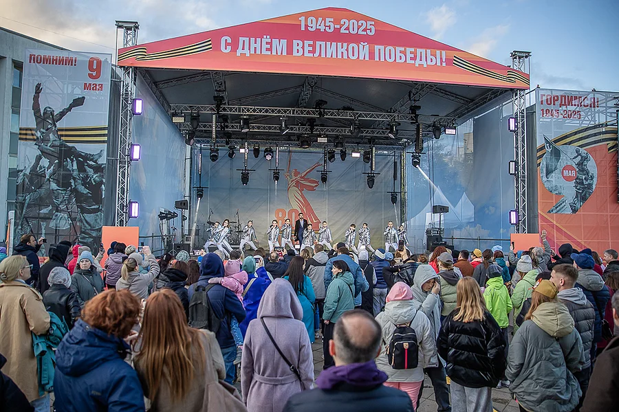 Концерт текст 2, Праздничная концертная программа, посвящённая 80-летию Победы, прошла на Центральной площади в Одинцово