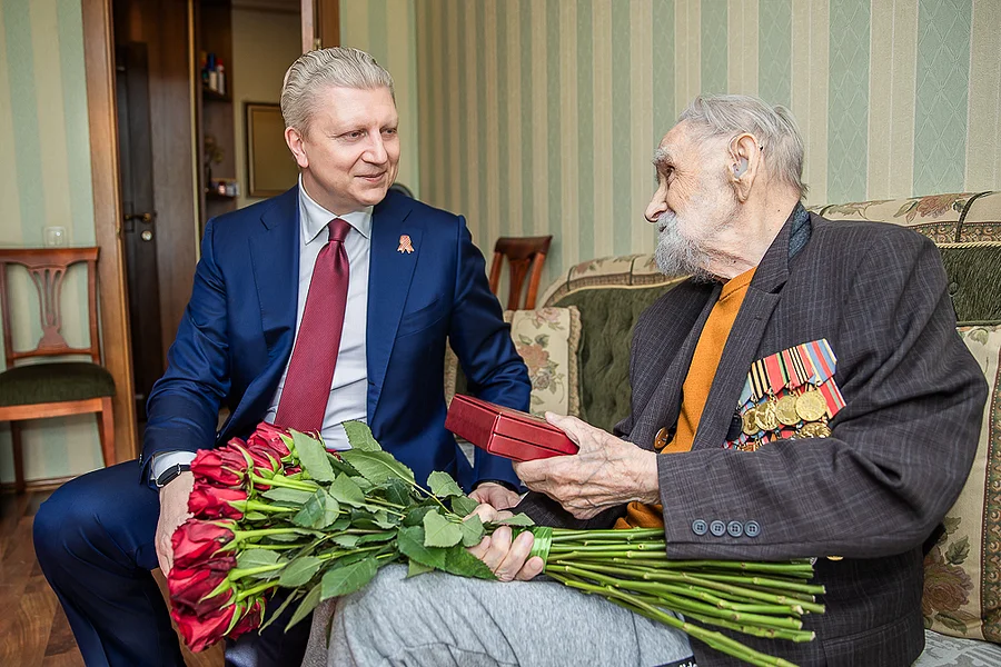 Глава Одинцовского округа лично поздравил участников Великой Отечественной войны с 80-летием Победы, Глава Одинцовского округа лично поздравил участников Великой Отечественной войны с 80-летием Победы