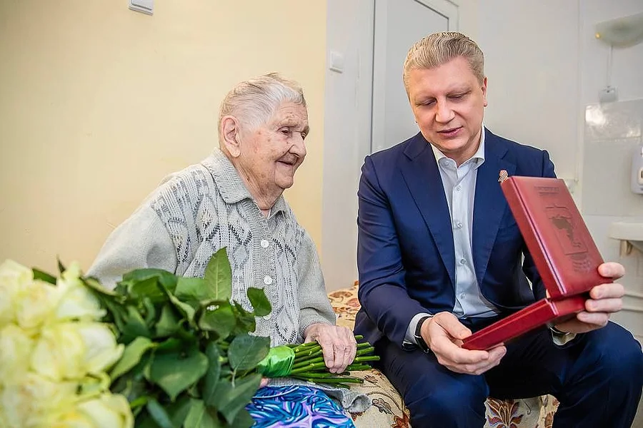 Глава Одинцовского округа лично поздравил участников Великой Отечественной войны с 80-летием Победы, Глава Одинцовского округа лично поздравил участников Великой Отечественной войны с 80-летием Победы