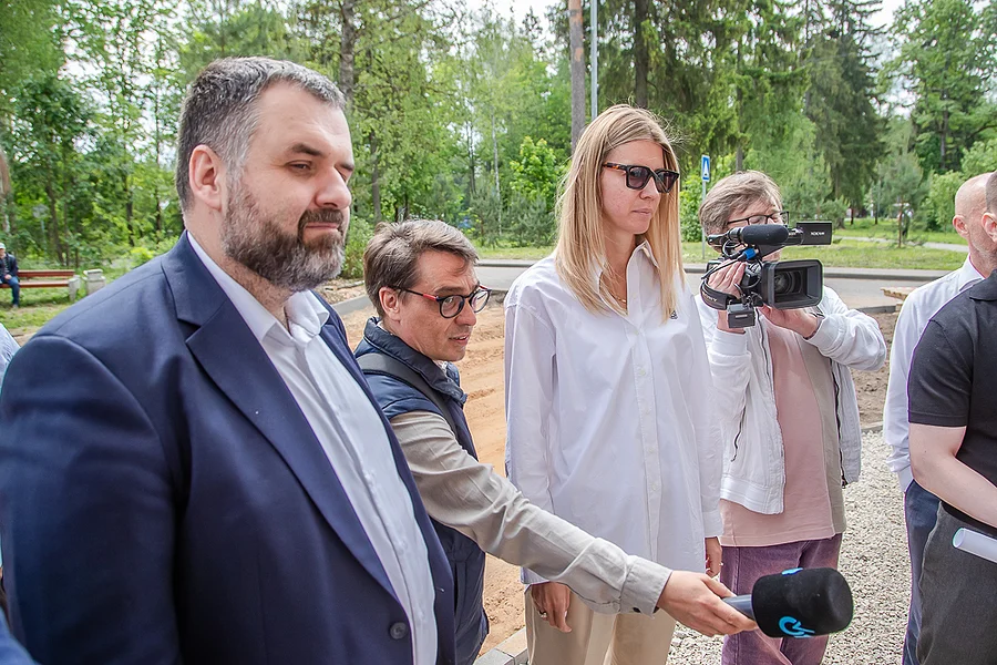Глава Одинцовского округа Андрей Иванов проверил ход комплексного благоустройства в поселке Новый Городок, Ход благоустройства дворовых территорий в Новом Городке проверил Андрей Иванов