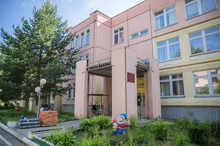 В Звенигороде продолжается ремонт 4-х входных групп детского сада № 7, расположенного на улице Почтовая