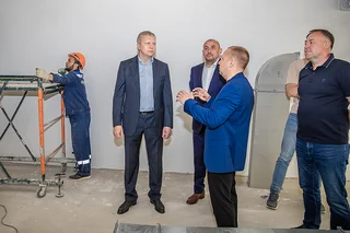 Глава Одинцовского округа Андрей Иванов проверил ход строительства новой современной школы на 1100 учеников в жилом квартале «Семейный»